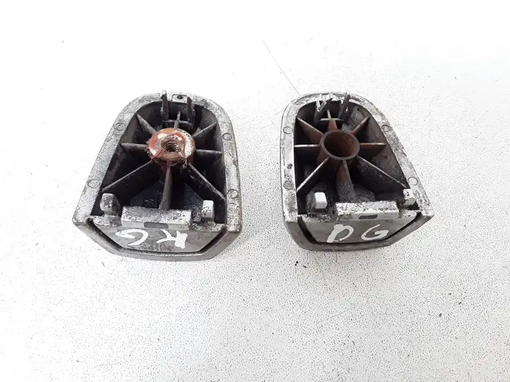 Toyota Corolla E120 E130 (2004 - 2007) Накладка ручки задней двери — фото 2