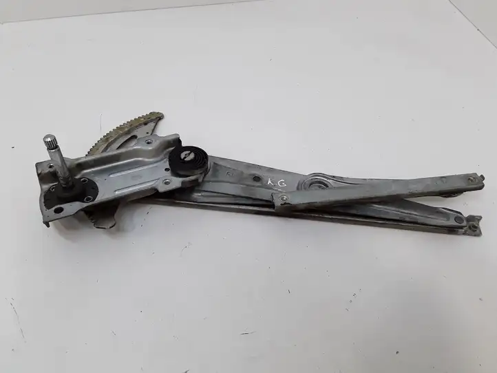 Toyota Corolla Verso E121 (2004 - 2007) 698400F010 Механический стеклоподъемник задней двери — фото 1