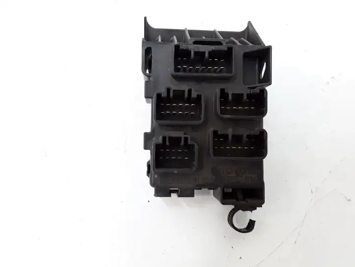 Toyota Corolla Verso AR10 (2004 - 2009) 8273405030 Блок предохранителей — фото 1