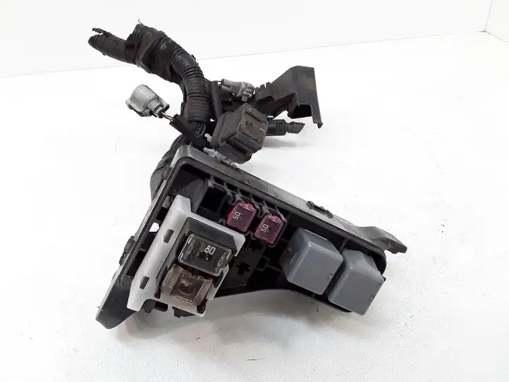 Toyota Corolla E120 E130 (2004 - 2007) Блок монтирования реле — фото 1