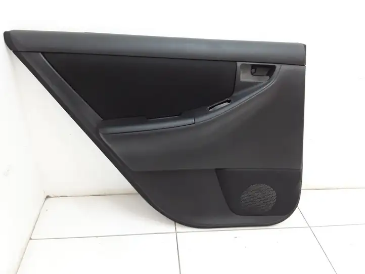 Toyota Corolla E120 E130 (2004 - 2007) Обшивка задней двери — фото 1