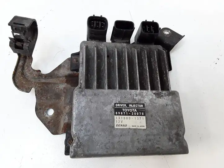 Toyota Corolla Verso AR10 (2004 - 2009) 8987120070 Блок управления форсунками — фото 1