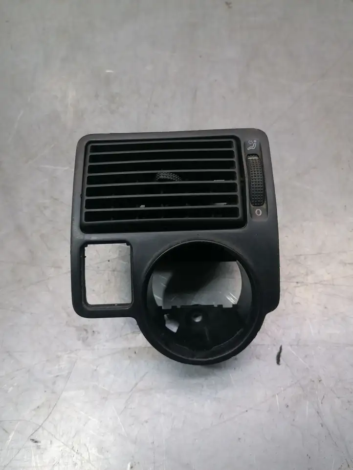 Volkswagen Golf IV (1998 - 2005) 1J1815715A Боковой воздушный дефлектор — фото 1