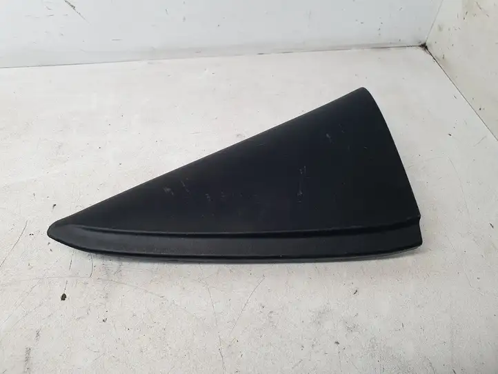 Toyota Yaris (2014 - 2019) 676740D030 Накладка стекла задней двери — фото 3