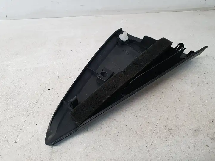 Toyota Yaris (2014 - 2019) 676740D030 Накладка стекла задней двери — фото 5