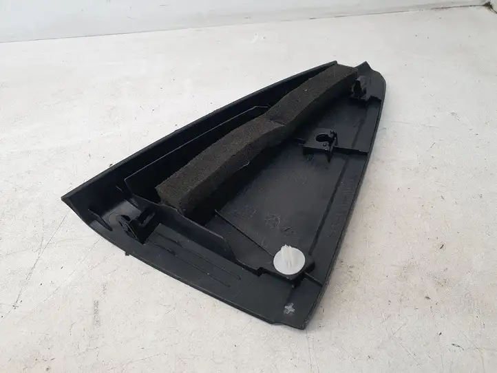 Toyota Yaris (2014 - 2019) 676740D030 Накладка стекла задней двери — фото 6