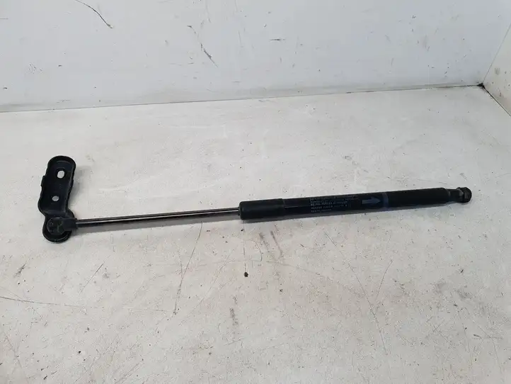 Toyota Yaris (2014 - 2019) 689500W661 Амортизатор крышки багажника — фото 2