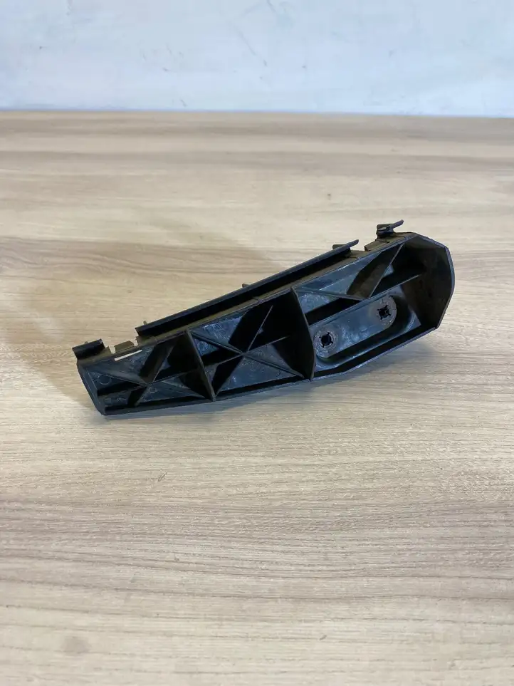 Toyota Corolla Verso AR10 (2004 - 2009) 525630f010 Кронштейн заднего бампера — фото 3