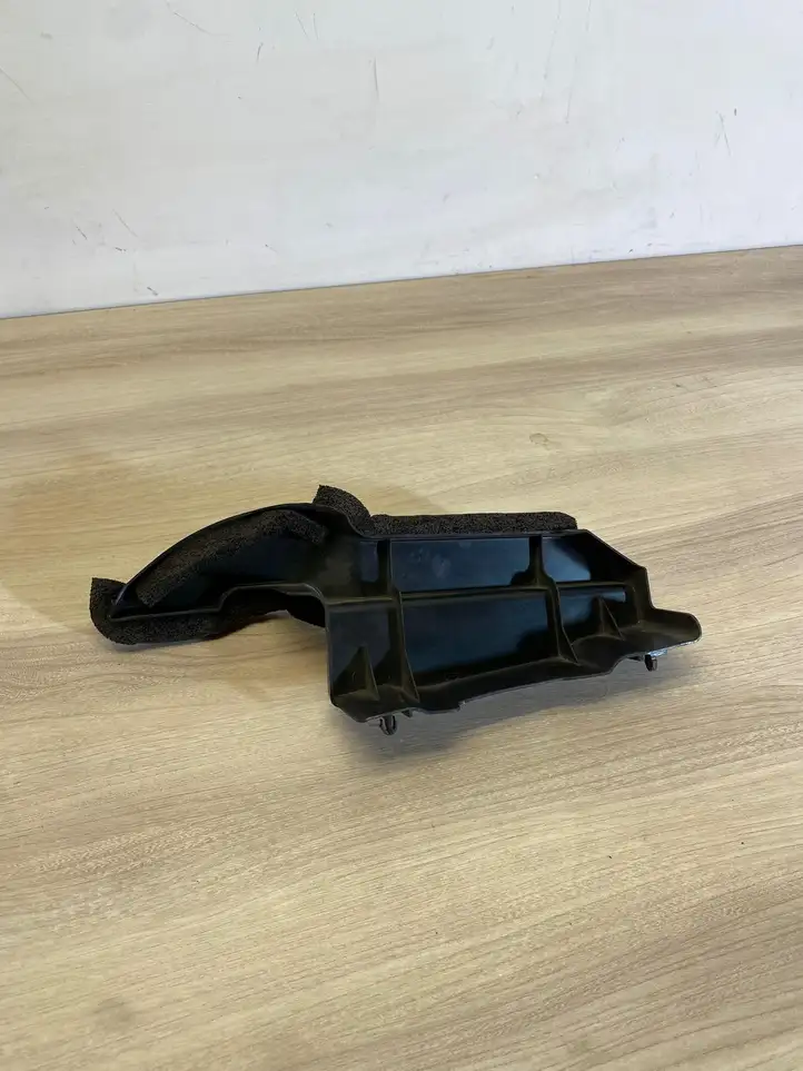 Toyota Auris E180 (2012 - 2018) 165930T030 Дефлектор воздуха — фото 5