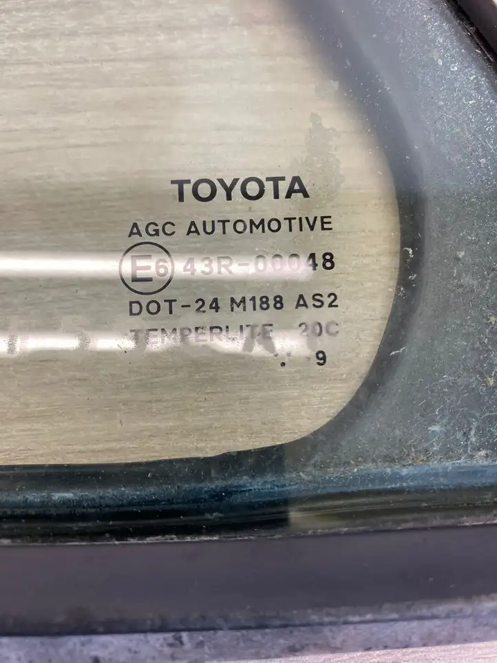 Toyota Avensis T270 (2009 - 2012) 6818905070 Форточка двери — фото 1