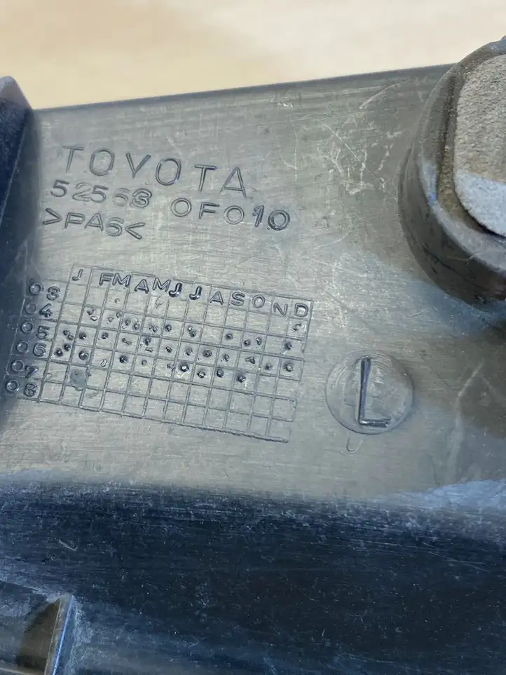 Toyota Corolla Verso AR10 (2004 - 2009) 525630f010 Кронштейн заднего бампера — фото 1