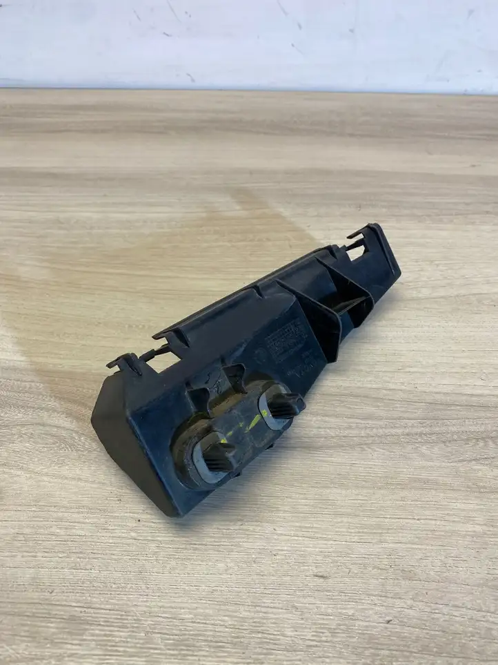 Toyota Corolla Verso AR10 (2004 - 2009) 525630f010 Кронштейн заднего бампера — фото 2