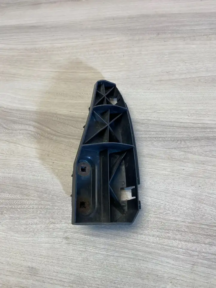 Toyota Corolla Verso AR10 (2004 - 2009) 525630f010 Кронштейн заднего бампера — фото 6