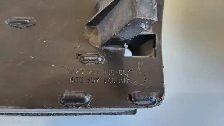 Audi A4 S4 B5 8D (1999 - 2001) 8D0807346AB Боковой воздушный дефлектор — фото 2