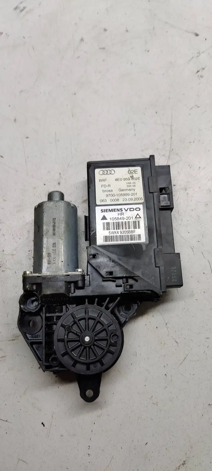Audi A4 S4 B7 8E 8H (2004 - 2009) 8e0959802e Стеклоподъемник задней двери — фото 1