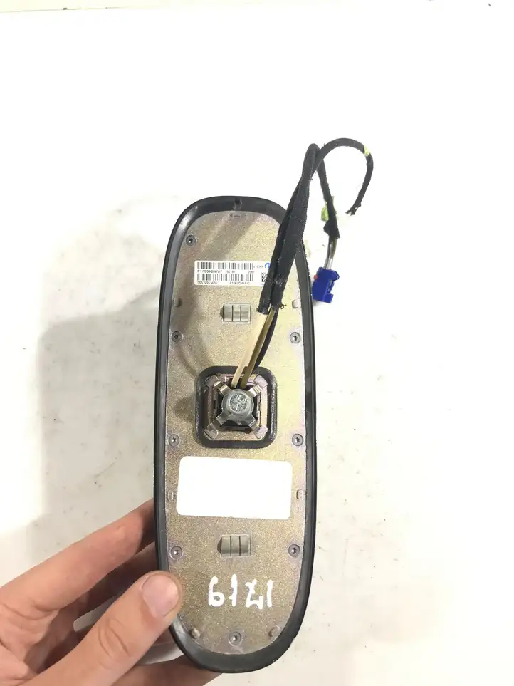 Chrysler Pacifica (2016 - ) P1YG06GW7AF GPS антенна — фото 8