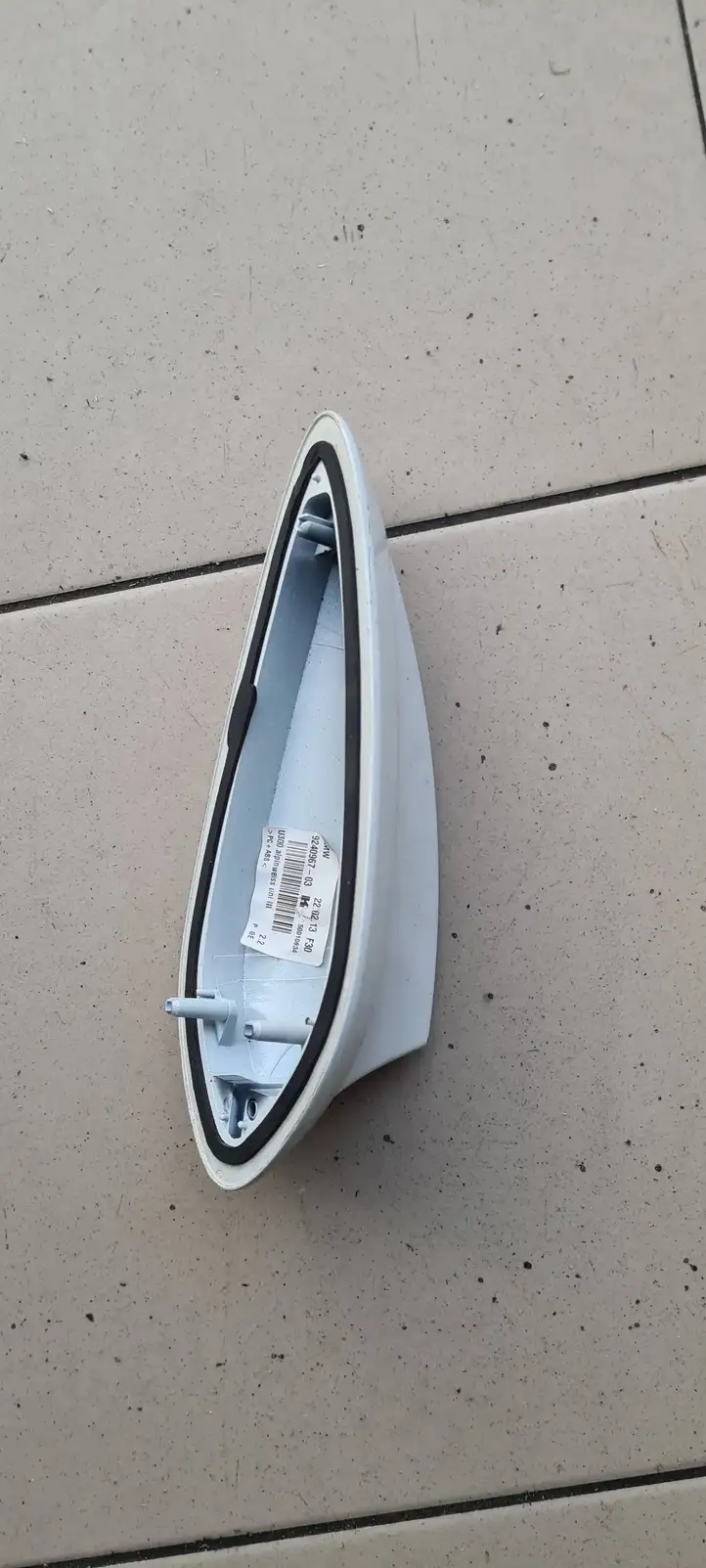 BMW 3 F30 F35 F31 (2012 - 2018) 9240967 Крышка GPS-антенны — фото 3