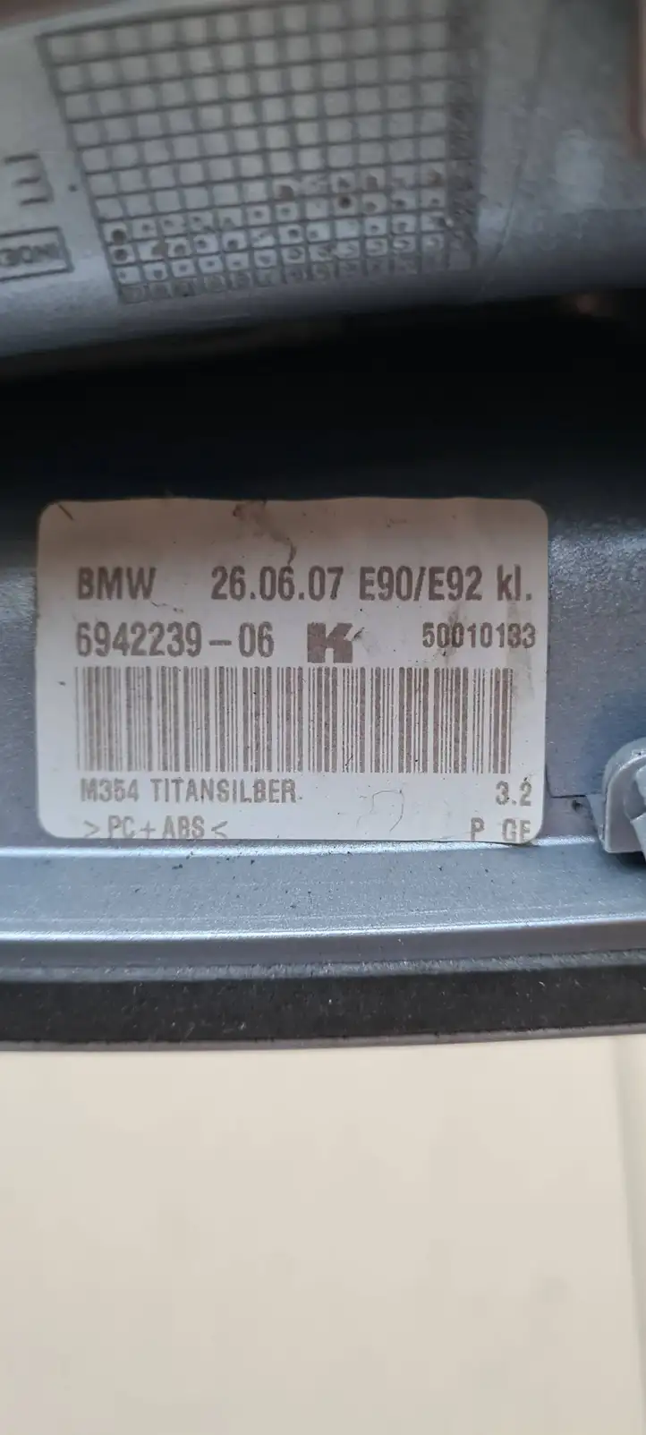 BMW 3 E90 E91 (2005 - 2012) 6942239 Крышка GPS-антенны — фото 1