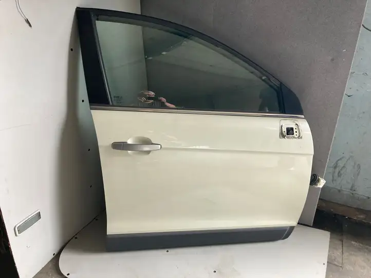 Chevrolet Captiva (2006 - 2011) Дверь — фото 1