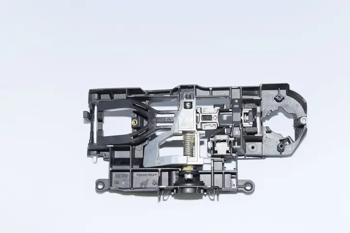 BMW 5 F10 F11 (2009 - 2016) Крепление наружной ручки передней двери — фото 1