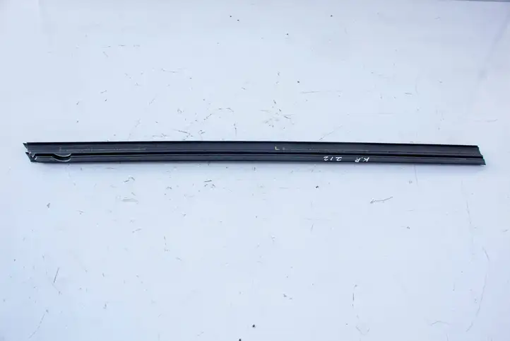 Mercedes-Benz E W212 (2009 - 2016) A2127250265 Накладка стекла передней двери — фото 2