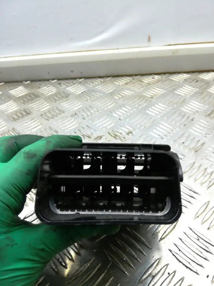 Ford Kuga I (2008 - 2012) 3M51R018B09 Боковой воздушный дефлектор — фото 3