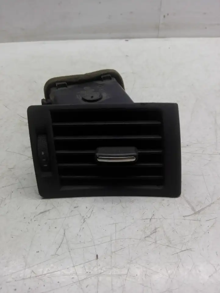 Audi A4 S4 B7 8E 8H (2004 - 2009) 8E0820902 Боковой воздушный дефлектор — фото 1