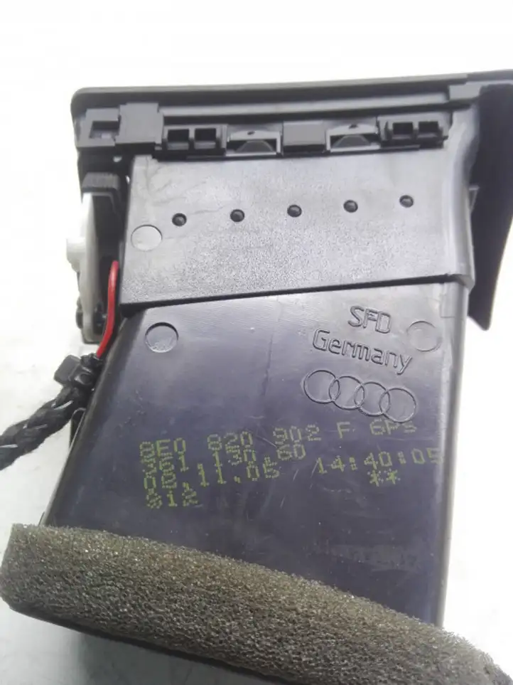 Audi A4 S4 B7 8E 8H (2004 - 2009) 8E0820902 Боковой воздушный дефлектор — фото 4
