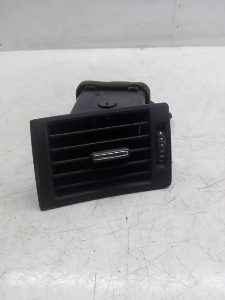 Audi A4 S4 B7 8E 8H (2004 - 2009) 8E0820901 Боковой воздушный дефлектор — фото 1