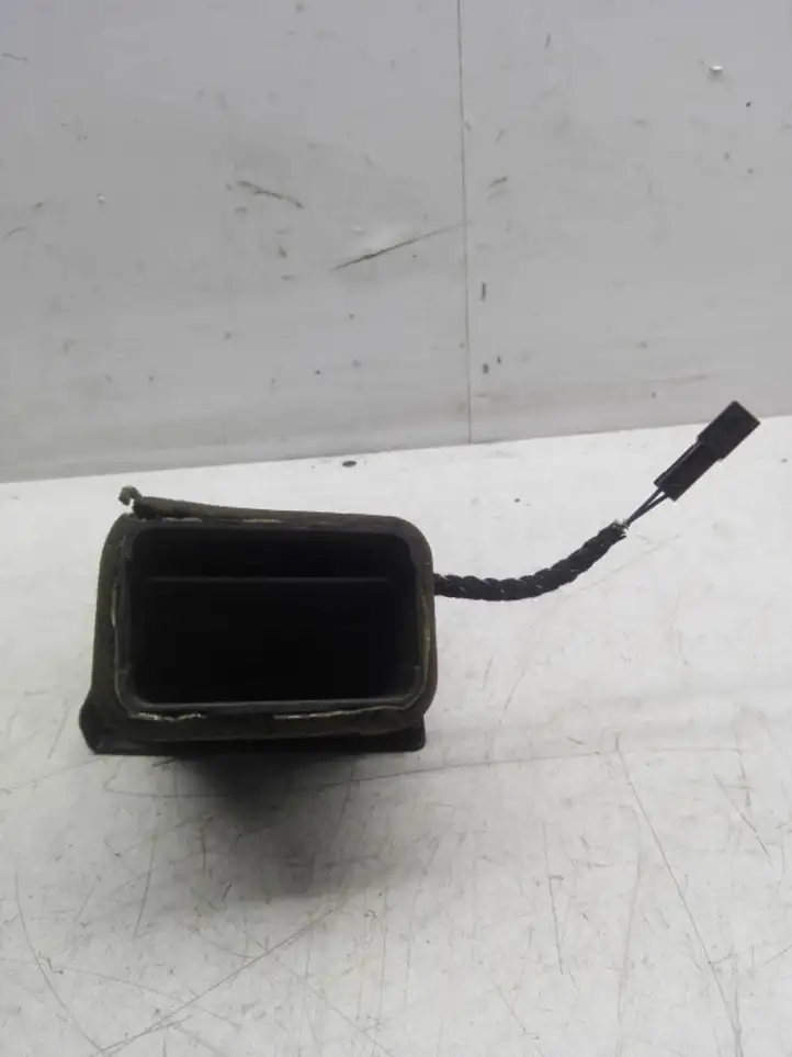 Audi A4 S4 B7 8E 8H (2004 - 2009) 8E0820901 Боковой воздушный дефлектор — фото 3