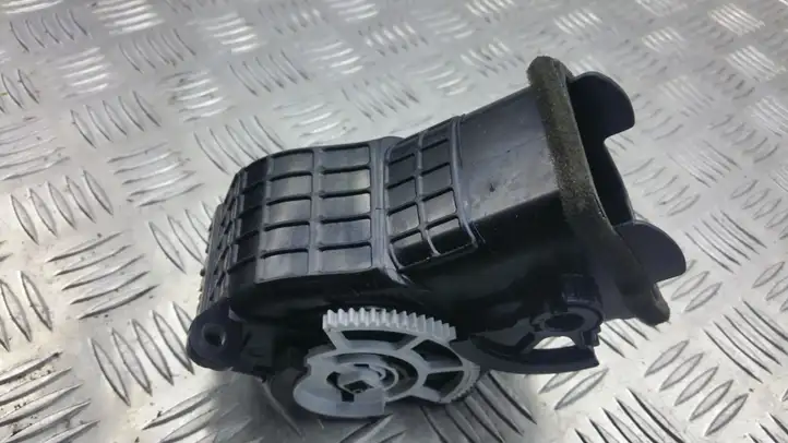 Toyota Corolla Verso AR10 (2004 - 2009) 5565064010 Боковой воздушный дефлектор — фото 3
