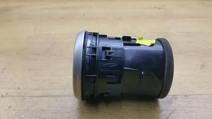 Nissan Qashqai (2006 - 2010) 68760JD10A Боковой воздушный дефлектор — фото 2