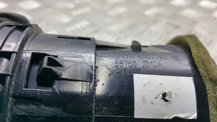 Nissan Qashqai (2010 - 2013) 68760JD10A Центральный воздушный дефлектор — фото 2