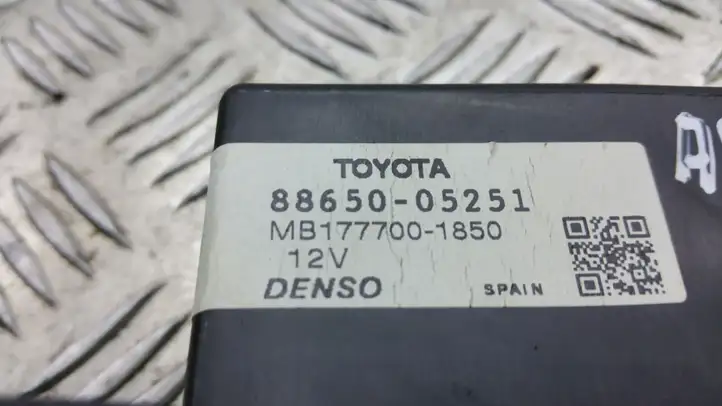 Toyota Avensis T270 (2009 - 2012) 8865005251 Модуль управления кондиционером — фото 3