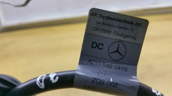 Mercedes-Benz CLS C219 (2003 - 2011) A2115420418 Плюсовой провод аккумулятора — фото 3