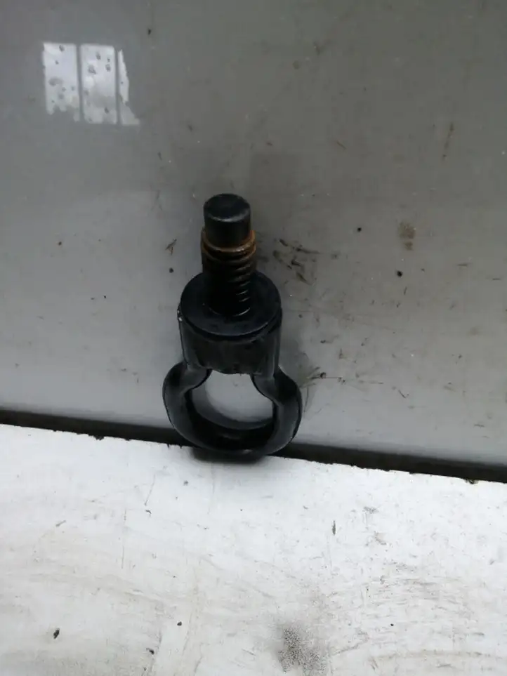 Ford Focus C-MAX (2003 - 2010) Буксировочная петля — фото 3
