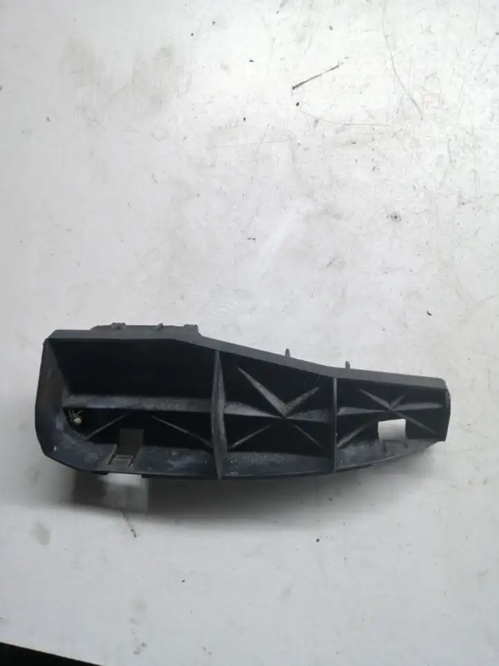 Toyota Corolla Verso AR10 (2004 - 2009) 525630F010 Кронштейн заднего бампера — фото 1
