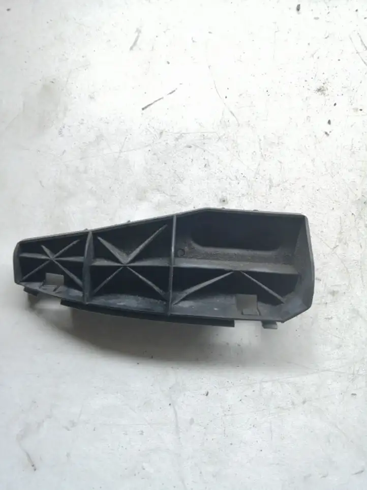 Toyota Corolla Verso AR10 (2004 - 2009) 525620F010 Кронштейн заднего бампера — фото 1