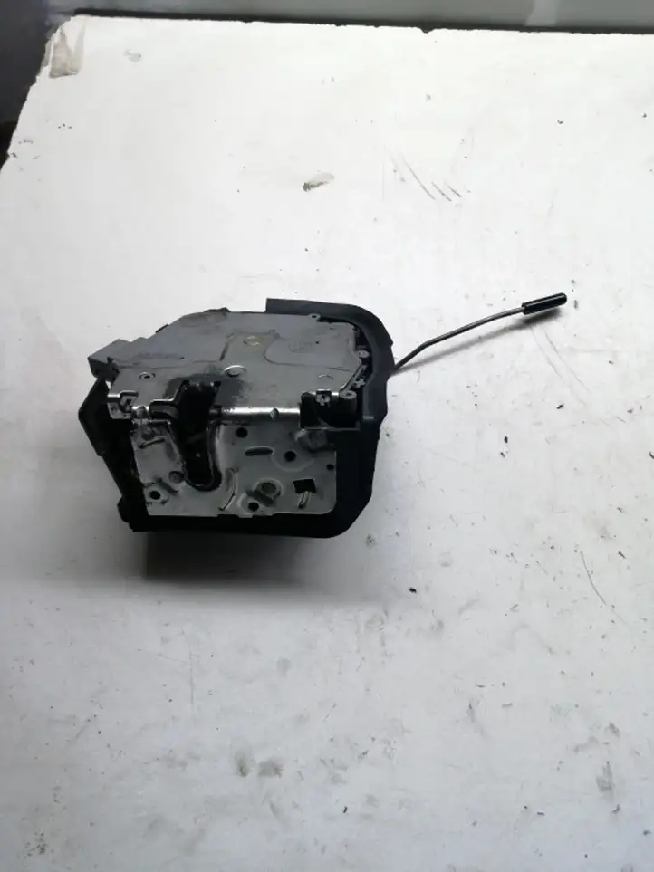 BMW X5 E53 (1999 - 2006)  8402602 Замок задней двери