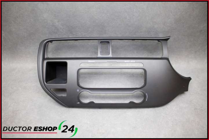 847411W900 KIA Rio Kita panelės detalė