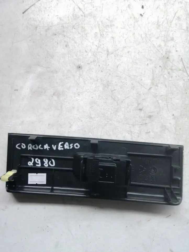 Toyota Corolla Verso AR10 (2004 - 2009) 742320F030 Блок кнопок стеклоподъемников — фото 2
