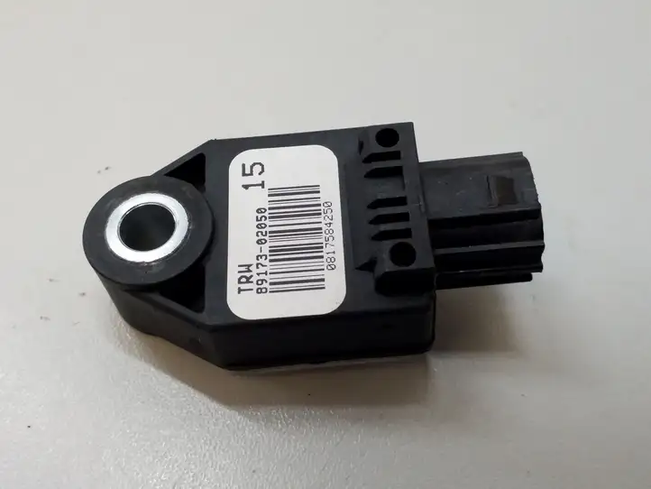 Toyota Auris 150 (2006 - 2012) 8917302050 Датчик удара SRS — фото 1