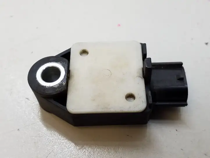 Toyota Auris 150 (2006 - 2012) 8917302050 Датчик удара SRS — фото 2