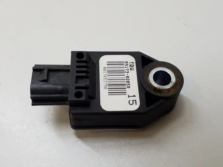 Toyota Auris 150 (2006 - 2012) 8917302050 Датчик удара SRS — фото 1