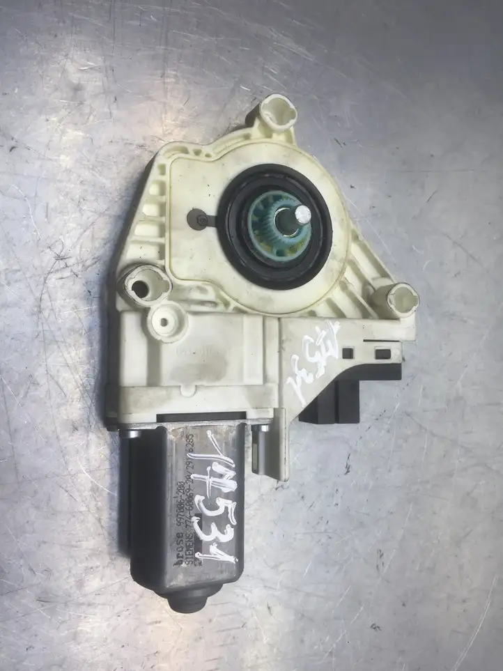 Audi A6 S6 C6 4F (2004 - 2008) 4F0959802 Стеклоподъемник задней двери — фото 1