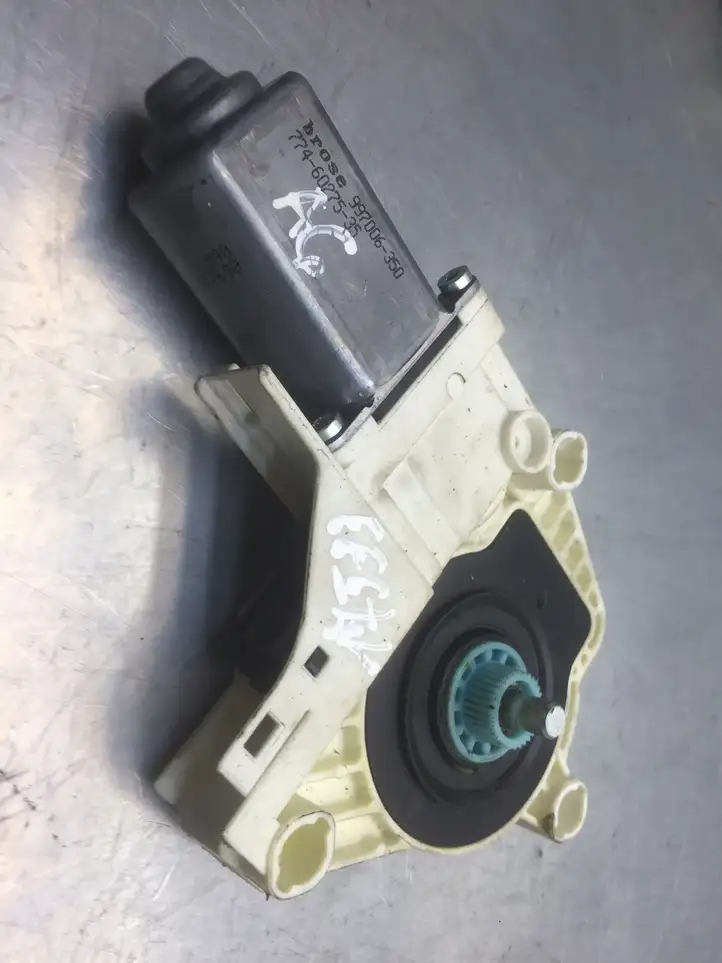 Audi A6 S6 C6 4F (2004 - 2008) 8K0959812 Стеклоподъемник задней двери — фото 3