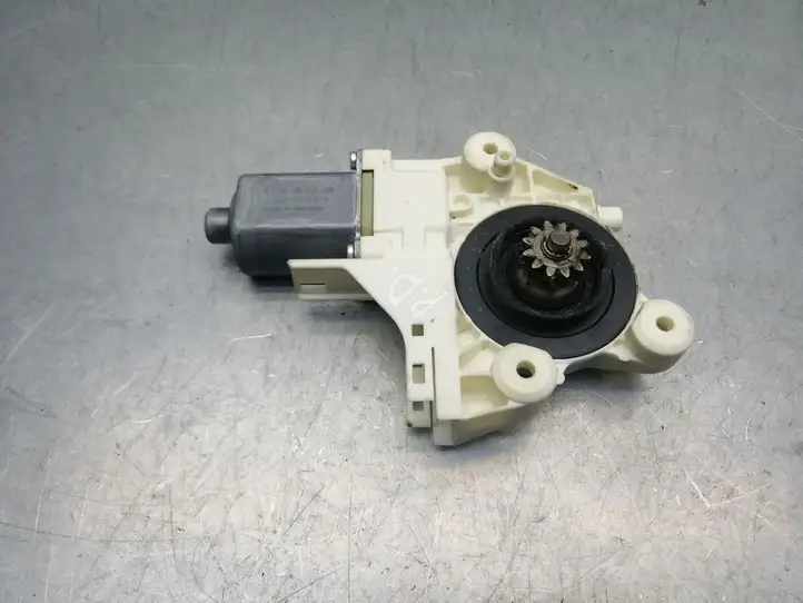 Ford Focus (2005 - 2008) 0130822216 Мотор стеклоподъемника передний — фото 1