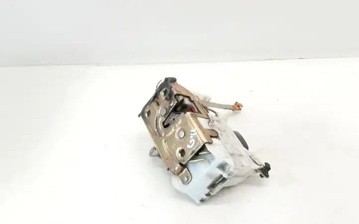 Toyota Avensis T220 (2000 - 2003)   Замок задней двери