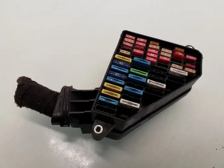 Seat Ibiza III (6L) (2002 - 2008) Блок предохранителей — фото 1