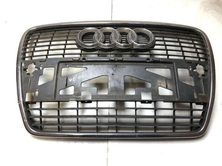 4F0853651 Audi A6 S6 C6 4F Grotelės viršutinės